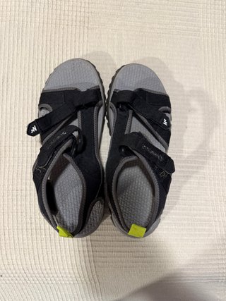 Chanclas niño Quechua negras y grises