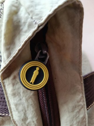 Bolso bandolera estilo grafiti vintage kilroy