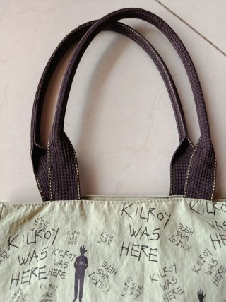 Bolso bandolera estilo grafiti vintage kilroy