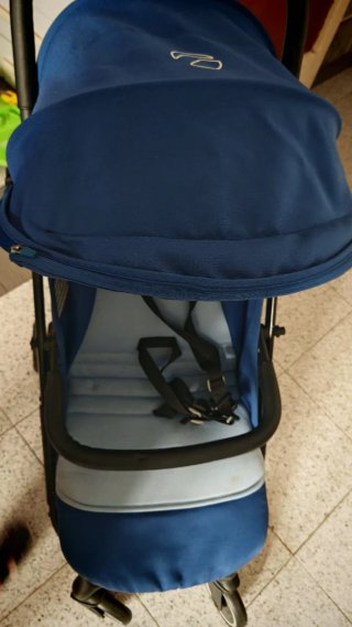 Cochecito de bebé azul