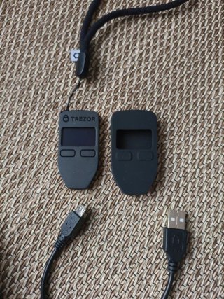 Trezor One Negro Nuevo + Accesorios