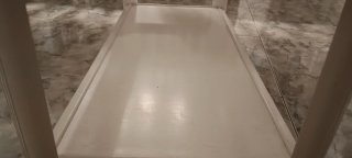 Mesa centro cristal y balda blanca