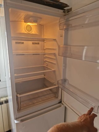 Nevera Beko blanca