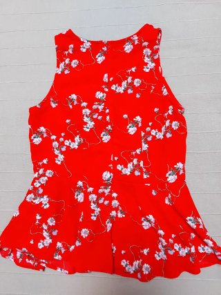 Top floral rojo talla XS/S