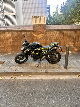 Kawasaki Z125 Naked Negra y Verde