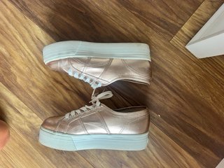 Zapatillas Superga doradas plataforma