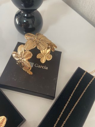 Conjunto de Joyería Flor Dorada