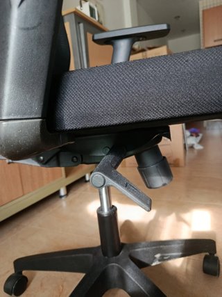 Silla de escritorio ergonómica negra