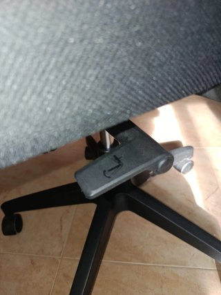 Silla de escritorio ergonómica negra