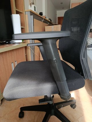 Silla de escritorio ergonómica negra
