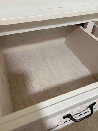 Cómoda estilo rustico de mimbre y madera