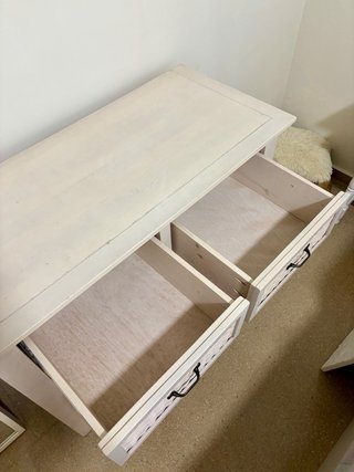 Cómoda estilo rustico de mimbre y madera