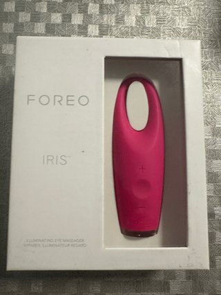FOREO IRIS Masajeador Ocular Rosa fucsia