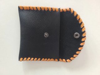 Monedero de cuero cosido a mano