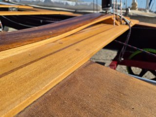Catamaran tipo Patin a vela, de madera,como NUEVO.
