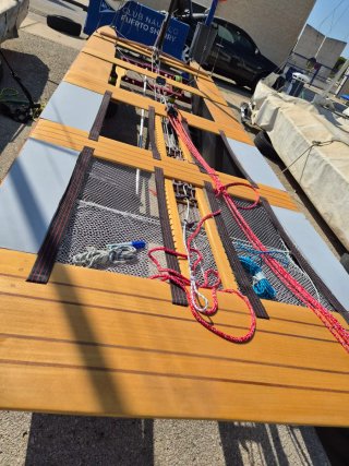 Catamaran tipo Patin a vela, de madera,como NUEVO.