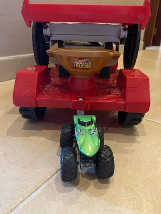 Pista Hot Wheels Monster Trucks