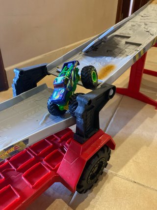 Pista Hot Wheels Monster Trucks
