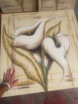Juego 3 cuadros flores cala beige y blanco