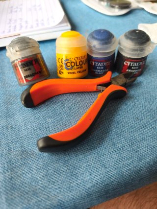4 Pinturas Citadel + Alicate