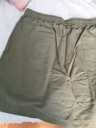 Pantalón corto de lino verde