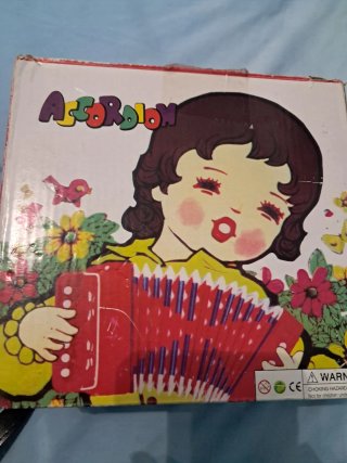 Acordeón infantil rojo con correa