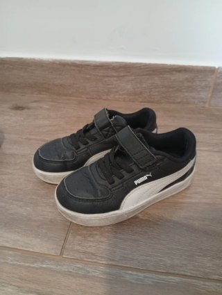 Zapatillas niño blancas y negras