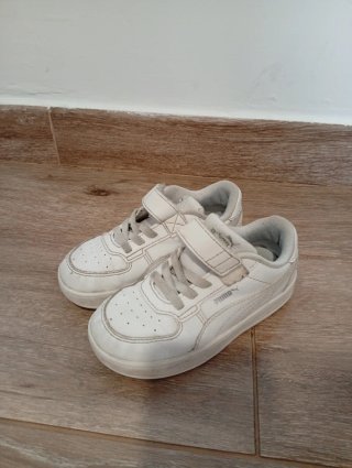 Zapatillas niño blancas y negras