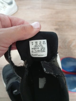 Zapatillas niño blancas y negras