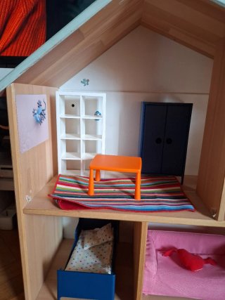 Casita de muñecas Ikea con muebles