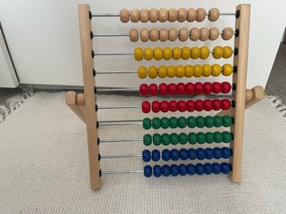 Ábaco de madera educativo. Mates manipulativas