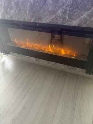 Chimenea moderna  y multicolor con calefacción