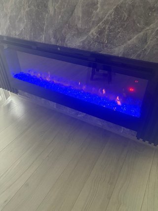 Chimenea moderna  y multicolor con calefacción