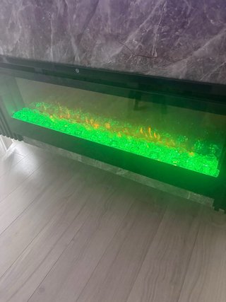 Chimenea moderna  y multicolor con calefacción