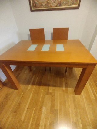 Mesa de comedor con 4 sillas