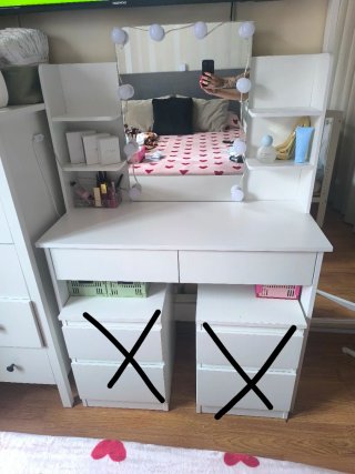 Tocador de maquillaje blanco