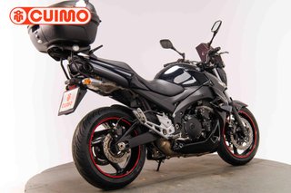 SUZUKI GSR 600