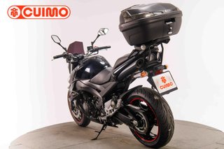 SUZUKI GSR 600