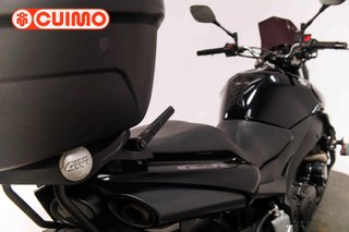 SUZUKI GSR 600