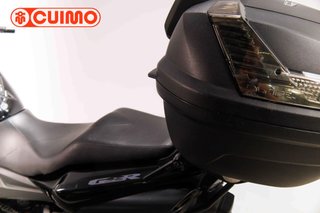 SUZUKI GSR 600