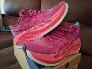 Asics Superblast 2 Paris Zapatillas Running Mujer
