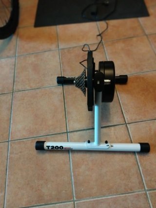 Rodillo T200 MAGENE incluye casette 12v sram10-33