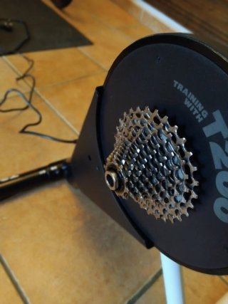 Rodillo T200 MAGENE incluye casette 12v sram10-33