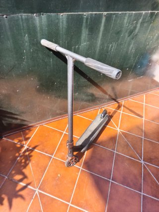 Patinete freestyle gris