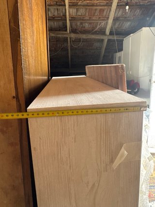 Zapatero de madera gris