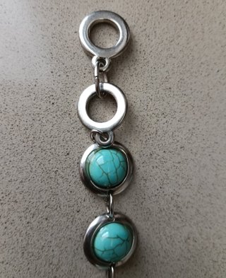 Pulsera estilo bohemio con piedras turquesa
