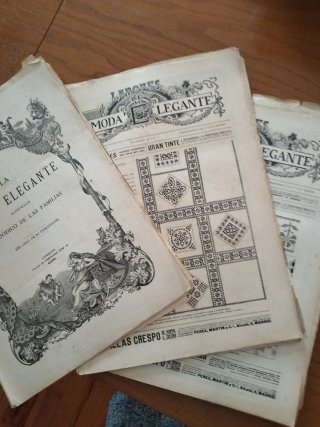 Varios números de la revista LA MODA ELEGANTE.