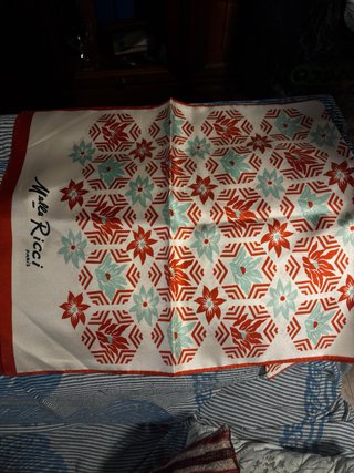 Pañuelo Nina Ricci Flores Rojo y Azul