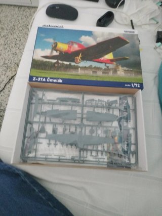 Maqueta Eduard Z-37A Čmelák 1/72