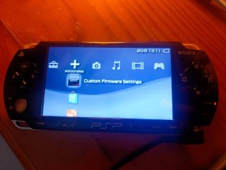 PSP 2004 Negra con Cargador y Tarjeta